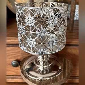 Bath & Body Works 3 Wick Pedestal Candle Holder - Snowflakes